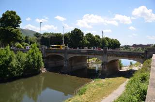 Il ponte alla Vittoria visto dall\'argine destro del fiume