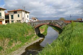 Ponte dei Bini visto dall\'argine sinistro del fiume Calice