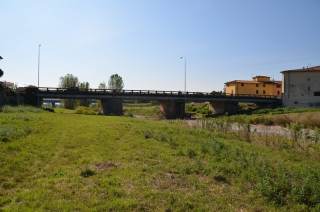 Pontelungo fotografato dall\'argine