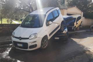 Quattro macchine una sopra l\'altra